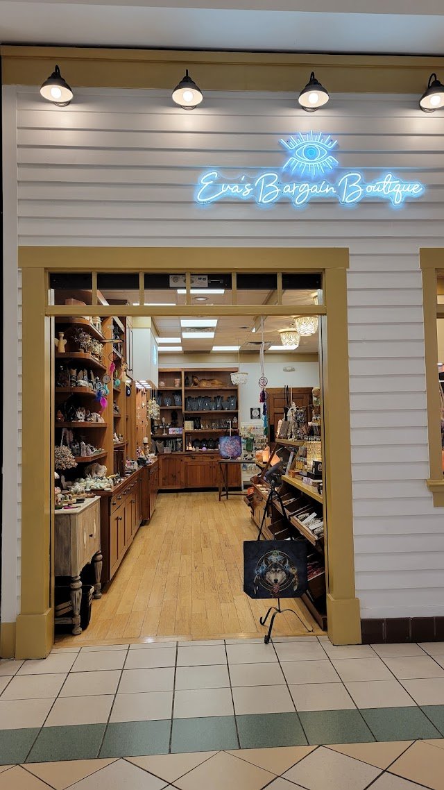 Eva's Boutique logo